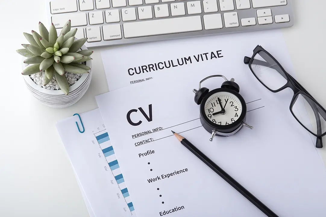 Descubre cómo hacer un Currículum vitae si ya egresaste de la carrera. Destaca del resto.