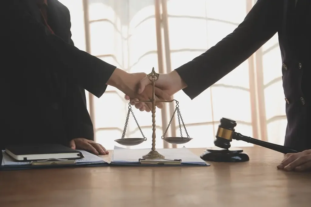 Invertir en un doctorado beneficia al profesional jurídico, a las comunidades y organizaciones.