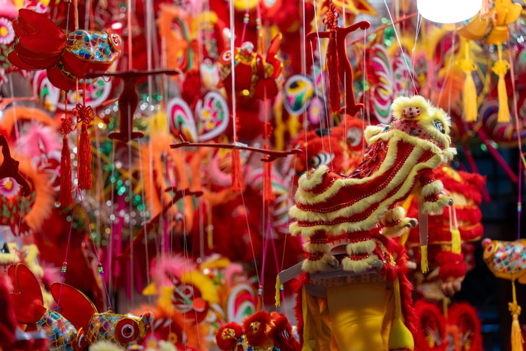 En China, se llevan a cabo las danzas del dragón para las celebraciones y rituales populares para Año Nuevo 2025.
