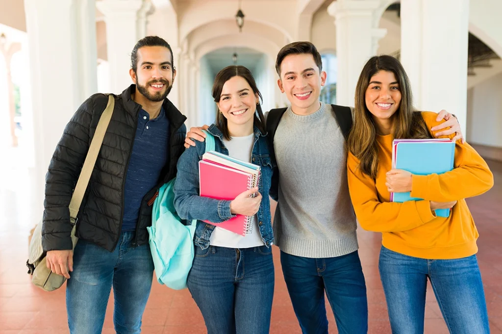 Convivir con personas que te inspiren, te ayudará a reducir el estrés y ser más feliz. 
