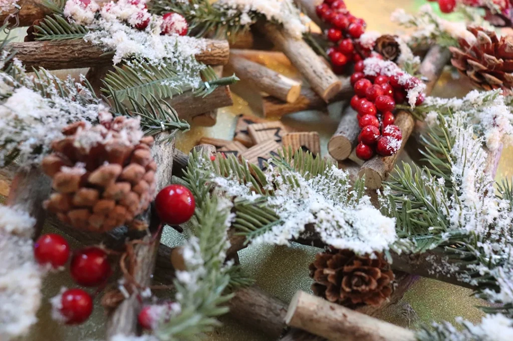 Tanto la Navidad como el árbol navideño tienen sus raíces en las tradiciones paganas.