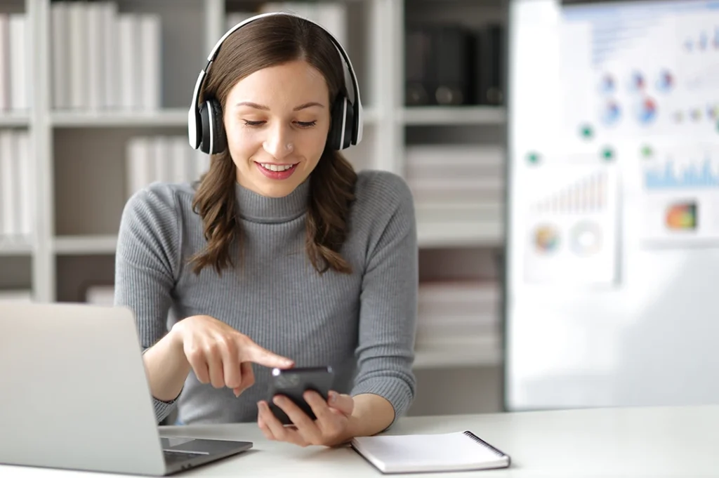 Además de las habilidades digitales, los estudiantes deben desarrollar habilidades críticas para interpretar de manera adecuada los datos y los contenidos de IA.