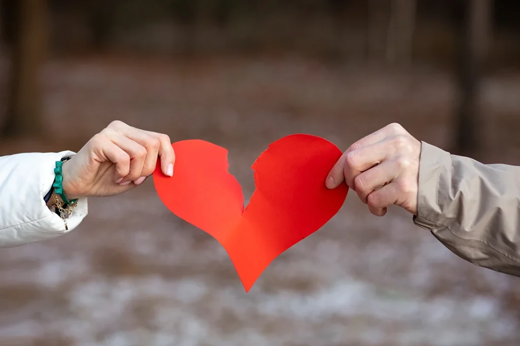 Aceptar que tienes un corazón roto puede ser un acto de amor propio.