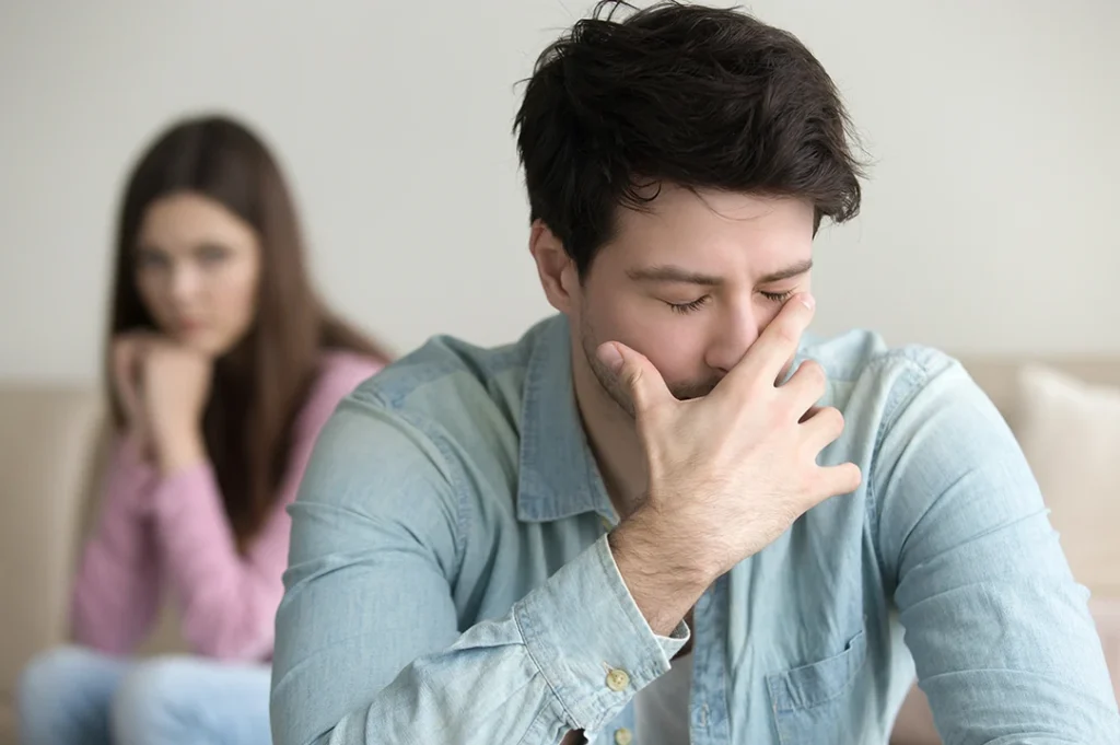 Leer puede ayudar a reparar el corazón roto de un hombre.
