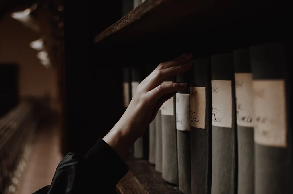 Las novelas de misterio son un subgénero del terror.
