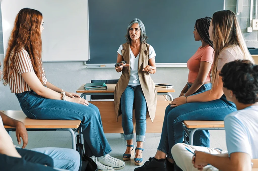 Los docentes universitarios aumentan su salario de acuerdo a su grado académico. 