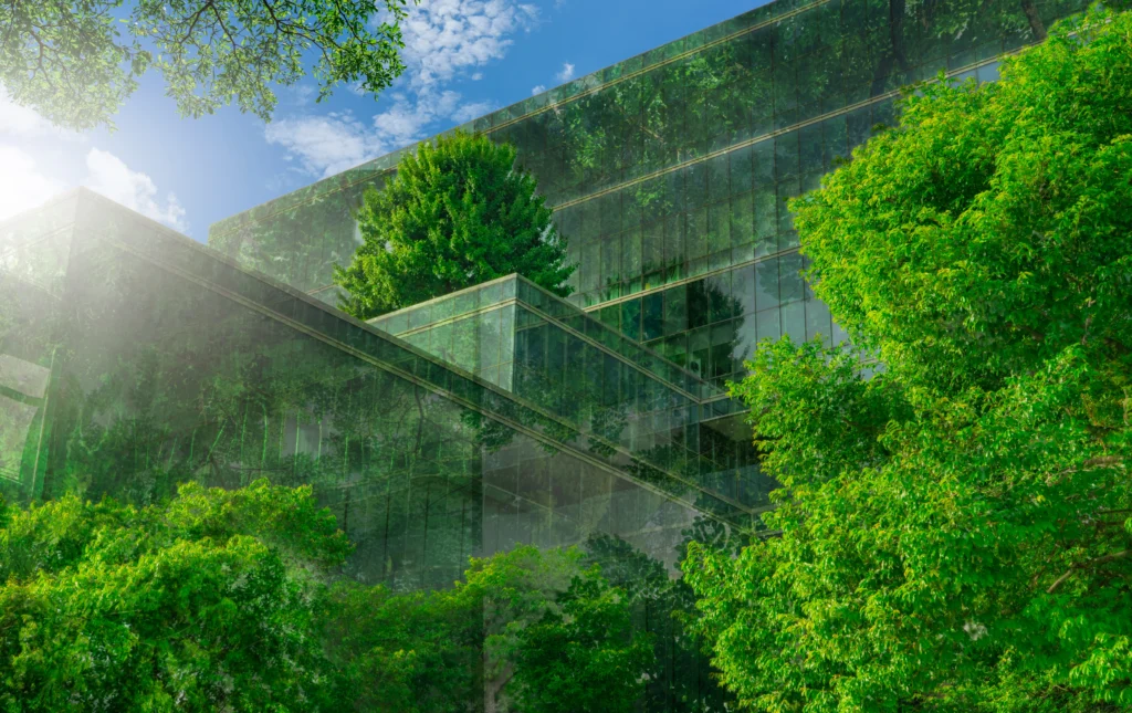Considerar más elementos árboles y plantas es parte de las tendencias en arquitectura este 2026. 