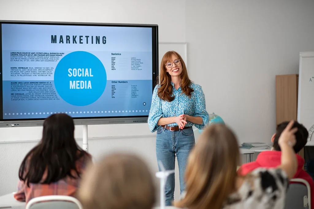  Las materias de mercadotecnia digital integran estrategia, creatividad y herramientas tecnológicas.