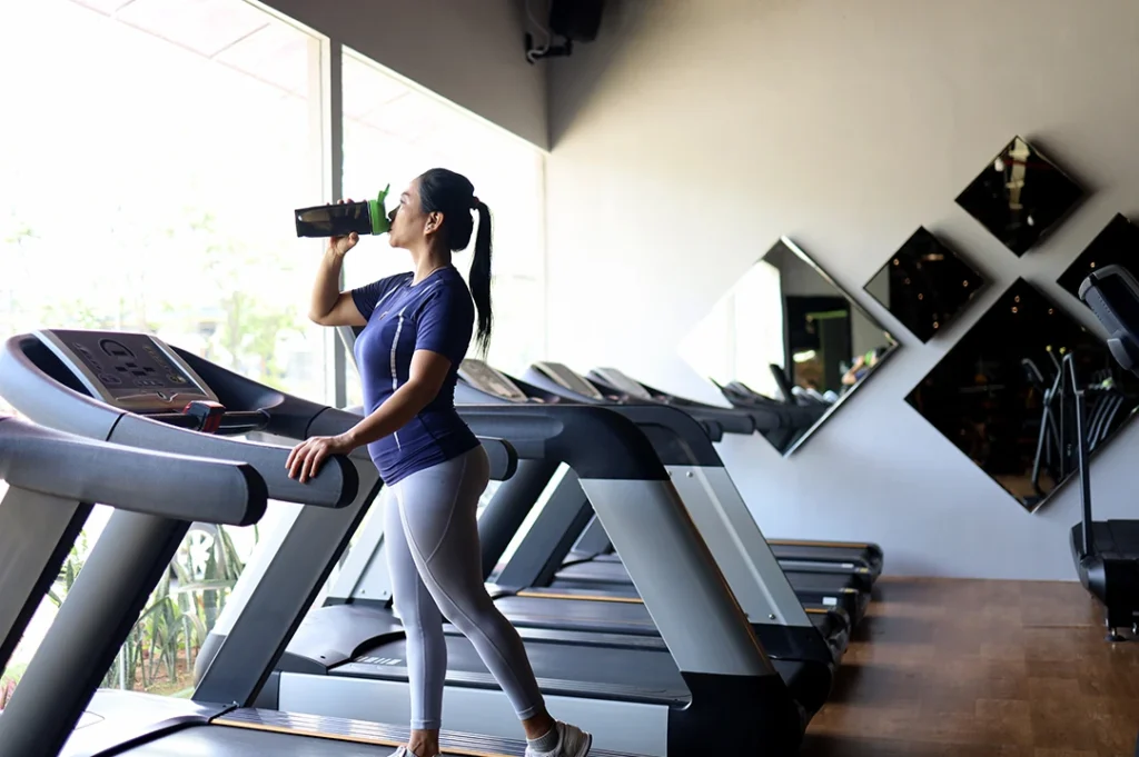 ¿Qué es un pre entreno?, es un suplemento alimenticio que reduce la fatiga.