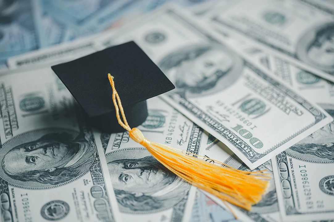 Enlistamos consejos de finanzas para universitarios que no son convencionales.