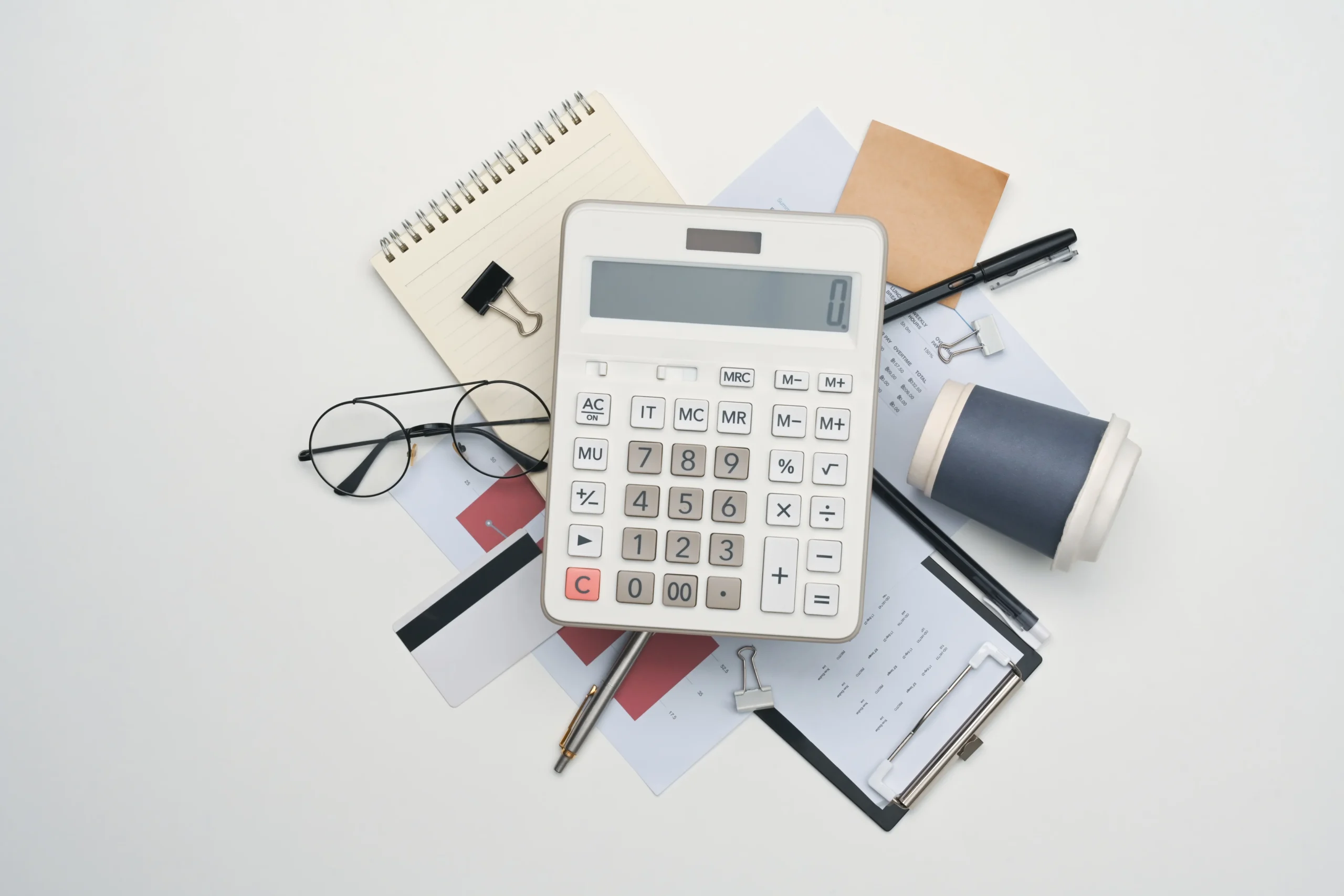 ¿Sabes cuánto gana un contador público? Descubre los salarios actuales, especializaciones y el valor ético de esta carrera.