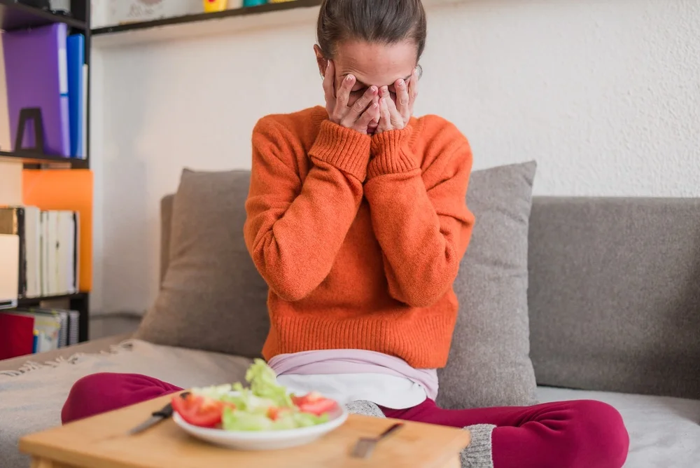 Uno de los trastornos más comunes es el alimenticio, especialmente la anorexia y la bulimia nerviosas.