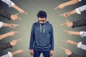 Términos como funa, funar o cancelación se han vuelto parte del vocabulario diario, sobre todo entre quienes participan activamente en plataformas digitales.